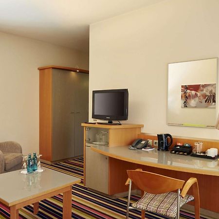 H+ Hotel Koeln Huerth Bagian luar foto