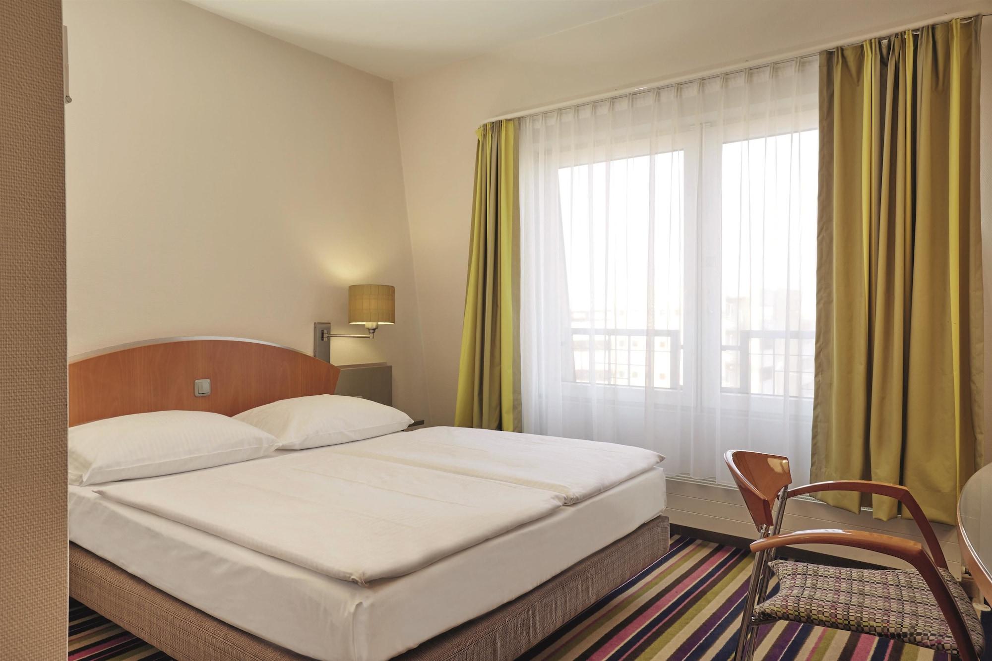 H+ Hotel Koeln Huerth Bagian luar foto