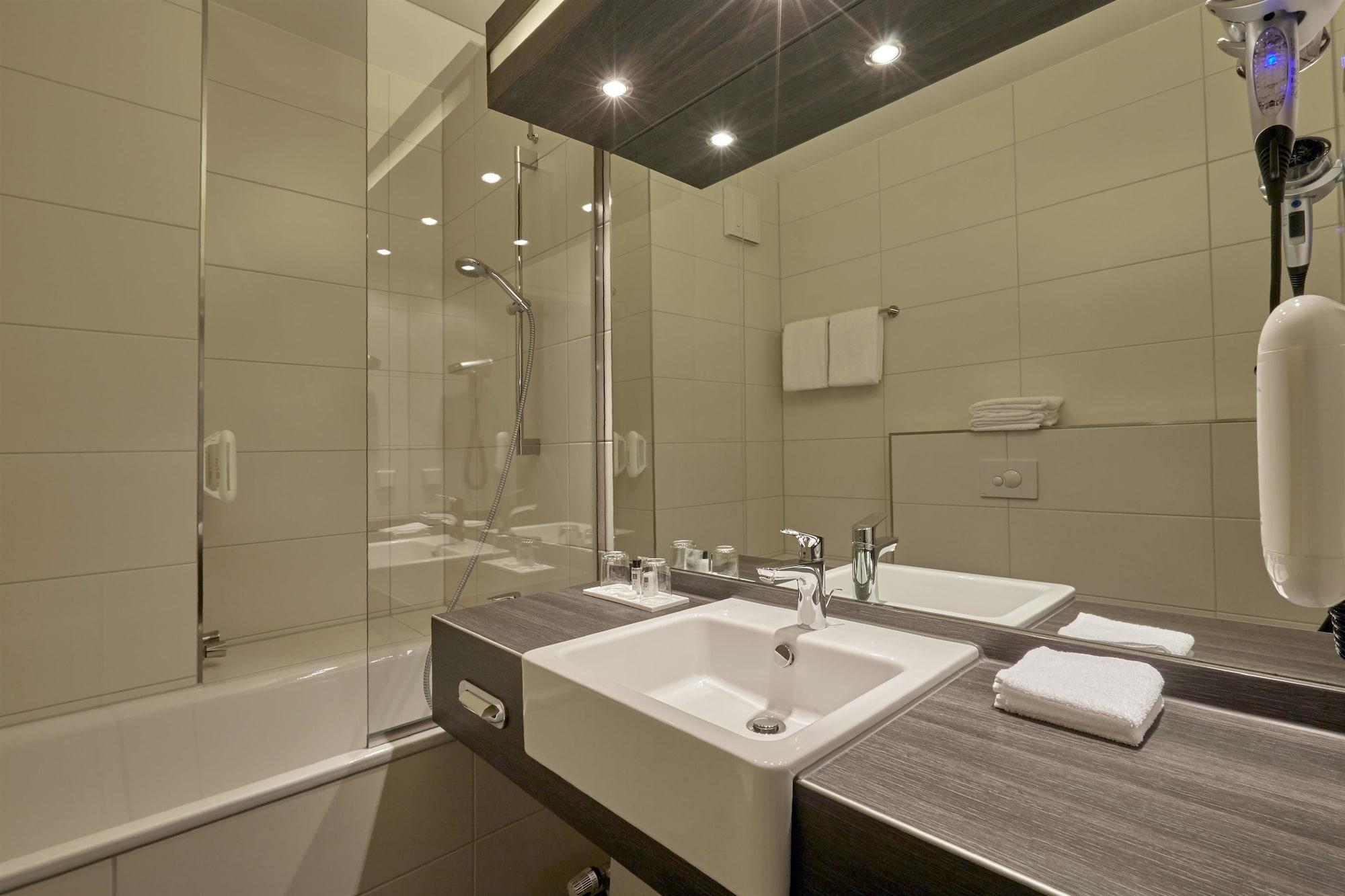 H+ Hotel Koeln Huerth Bagian luar foto
