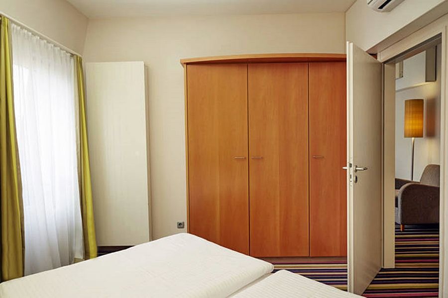 H+ Hotel Koeln Huerth Bagian luar foto