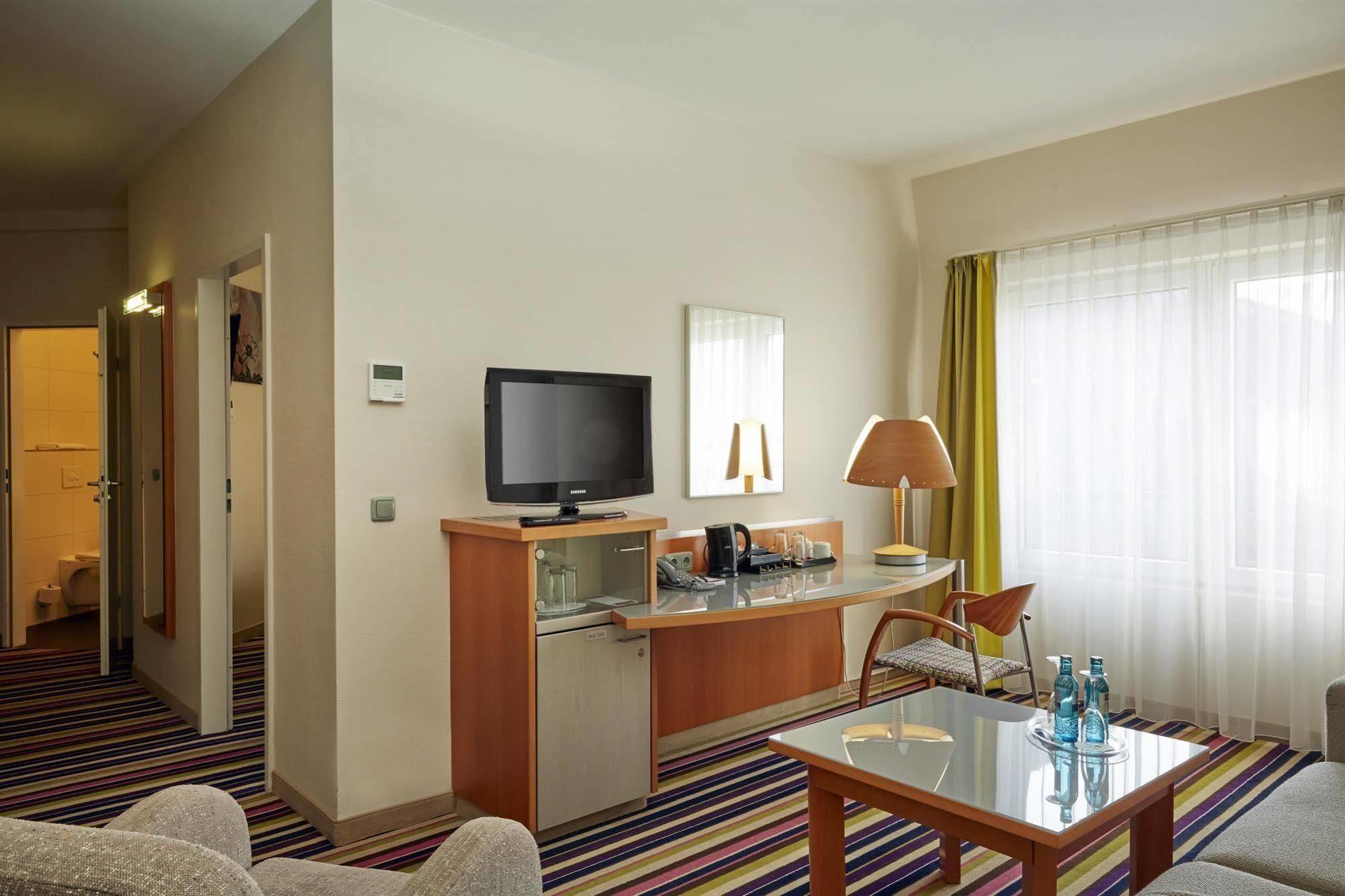 H+ Hotel Koeln Huerth Bagian luar foto